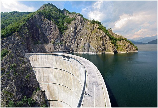 Circulația s-a redeschis pe Transfăgărășan. Pericol de căderi de pietre