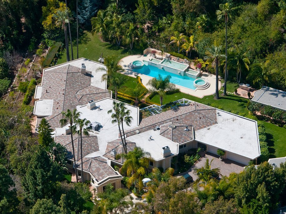 Află de câți bani ai nevoie pentru ca această vilă din Beverly Hills să fie a ta - GALERIE FOTO
