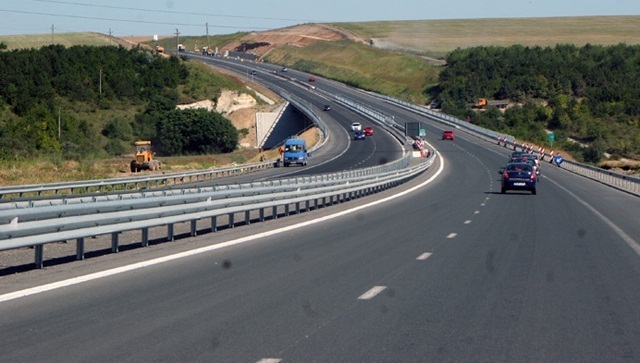 Ce spun primii șoferi care au mers pe Autostrada Soarelui: Nici nu se compară cu vechiul drum