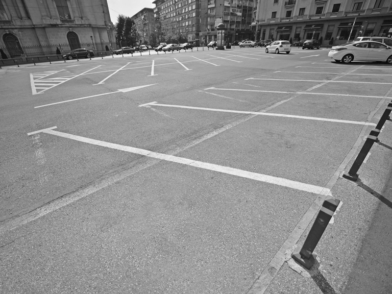 Afacerea Parcarea. Cine câștigă milioane de euro în orașul unde parcarea e un calvar