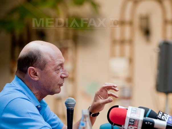 Ponta: Îl suspectez pe Băsescu că și în 2009, dar și acum are surse ilegale pentru campanie. Singura soluție, să desecretizăm contractele cu RMGC