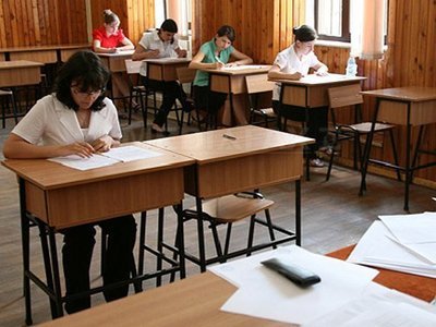 BACALAUREAT 2012, sesiunea de toamnă: Candidații susțin, luni, prima probă scrisă, la limba română