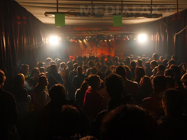 Discotecile, barurile și cluburile de noapte, controlate de polițiști