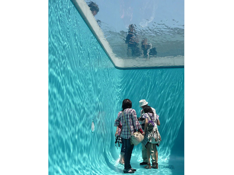 Poza zilei: piscina – iluzie