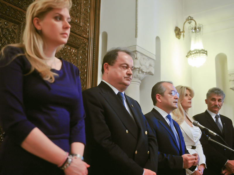 Cum au ajuns bolșevicii în bikini pe plajă. Perlele politice ale săptămânii