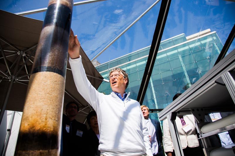 Bill Gates vrea să reinventeze toaleta