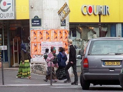 Guvernul francez a anulat taxa care limita accesul romilor pe piața muncii