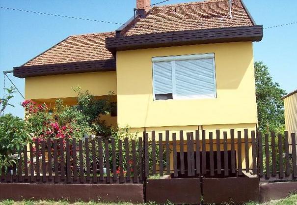 REPORTAJ: Sute de români care după 2007 și-au cumpărat case în Ungaria vor să le vândă din cauza crizei - FOTO