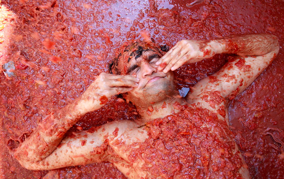 La Tomatina, festivalul care a scumpit roșiile în Europa - GALERIE FOTO