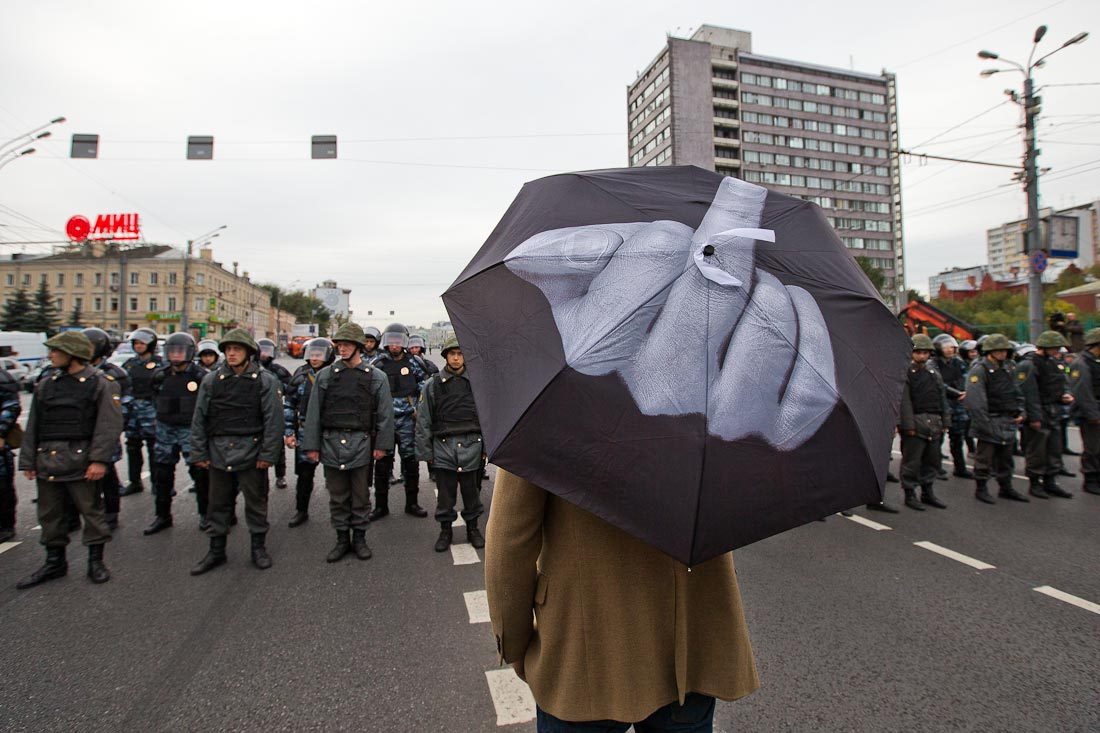 Poza zilei: arta protestului pașnic