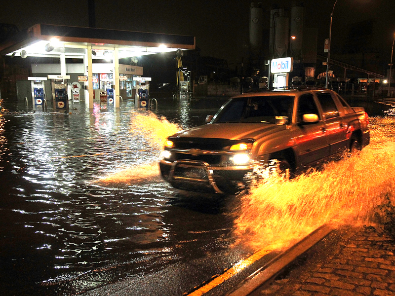 Coșmarul Sandy în imagini. SUA se confruntă cu cea mai mare catastrofă a secolului. Va pierde Obama alegerile?
