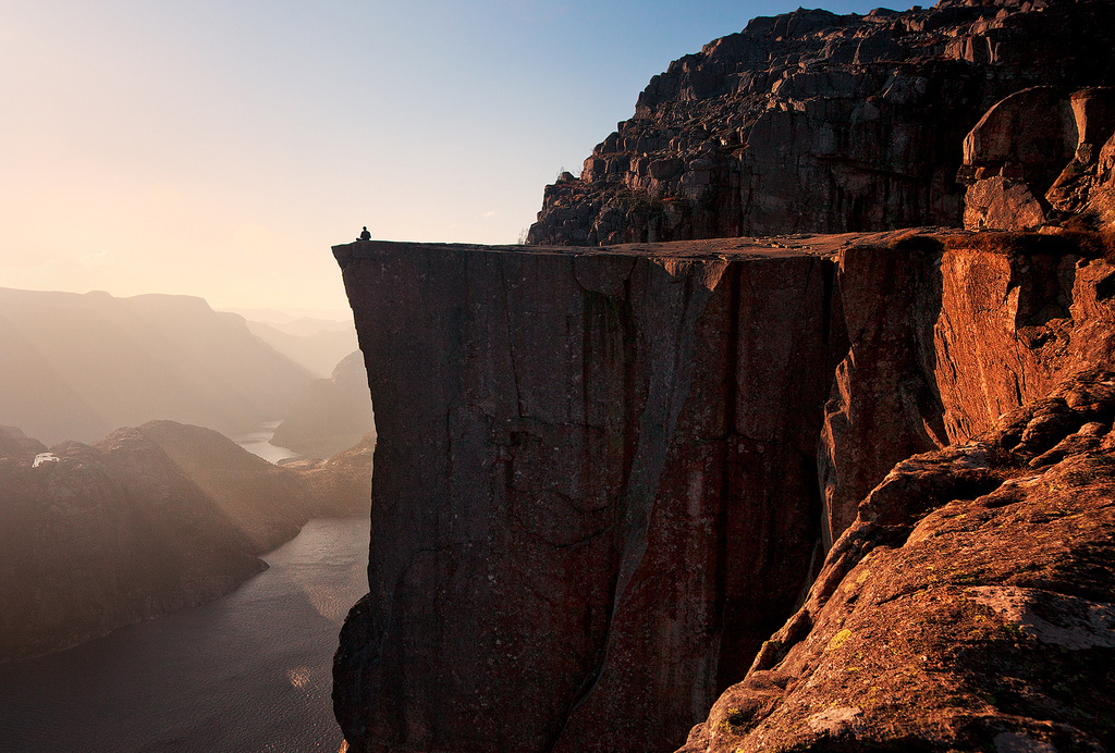 Poza zilei: piscul Preikestolen din Norvegia