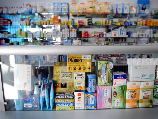 DOSARUL REȚETELOR FALSE: Farmaciile Dona, implicate în fraudarea CNAS. Șefi de farmacii, un medic psihiatru, administratori de firme, printre cei reținuți