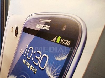 Samsung a lansat o variantă mini a smartphone-ului Galaxy S III