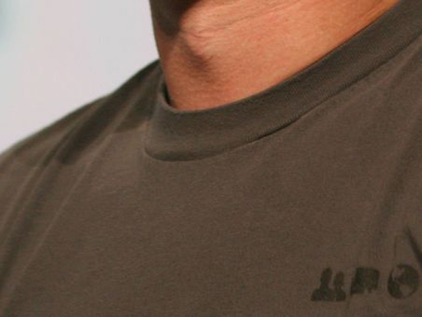 Unul dintre cei mai puternici oameni ai lumii poartă același tricou în fiecare zi. Confesiunile celui care ne influențează viețile din 2004