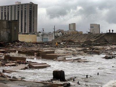 CORESPONDENȚĂ de la New York: URAGANUL SANDY: "Este o catastrofă de proporții aproape biblice". Locuitorii încearcă să revină la normal