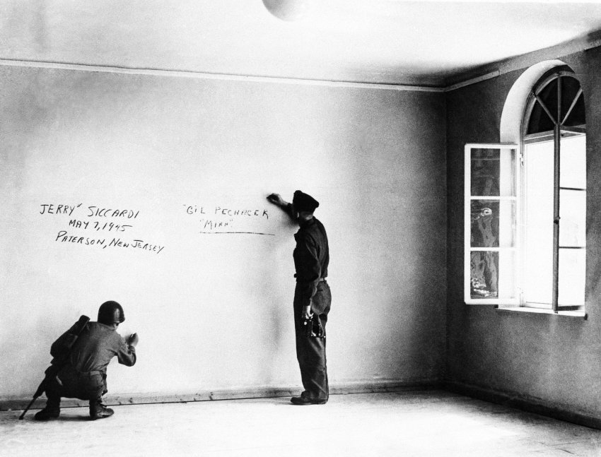 De ce vor rușii să distrugă casa lui Hitler - GALERIE FOTO