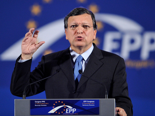 Planul Comisiei Europene de salvare a euro: O dezvoltare europeană în două viteze condusă de o zonă euro mai independentă și mai puternică