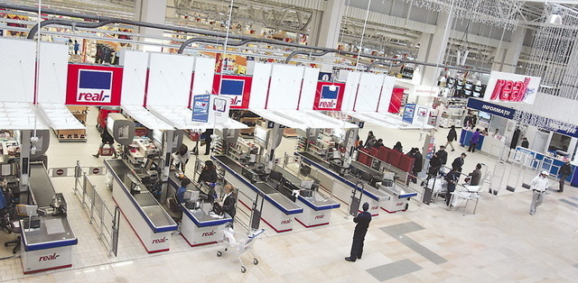 Tranzacția anului ar putea fi semnată joi: Real pleacă din România, în timp ce Auchan ajunge în topul hipermarketurilor, lângă Kaufland și Carrefour