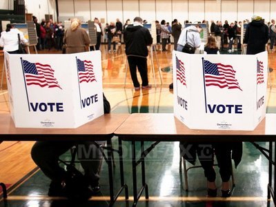 ALEGERI ÎN SUA: Primele birouri de vot la alegerile prezidențiale s-au deschis. Mitt Romney a votat