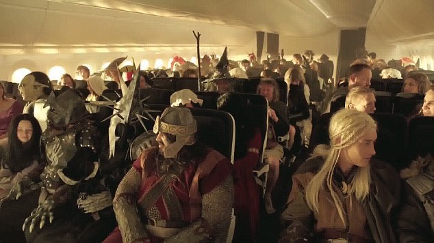 Hobitul a ajuns în avion - GALERIE FOTO