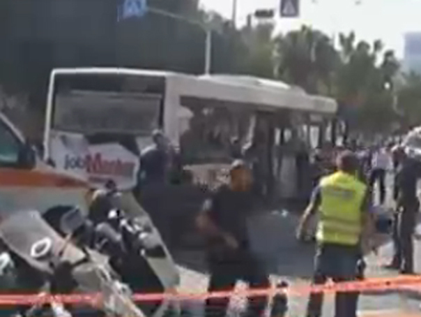 ATAC TERORIST la Tel Aviv: Cel puțin 10 oameni au fost răniți într-o explozie a unui autobuz. HAMAS a revendicat atentatul