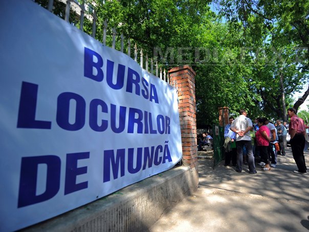 Rata șomajului a scăzut ușor în octombrie. Numărul șomerilor a ajuns la 695.000