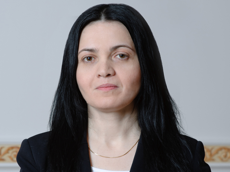 100 TINERI MANAGERI DE TOP - Laura Mocanu, Boștină & Asociații