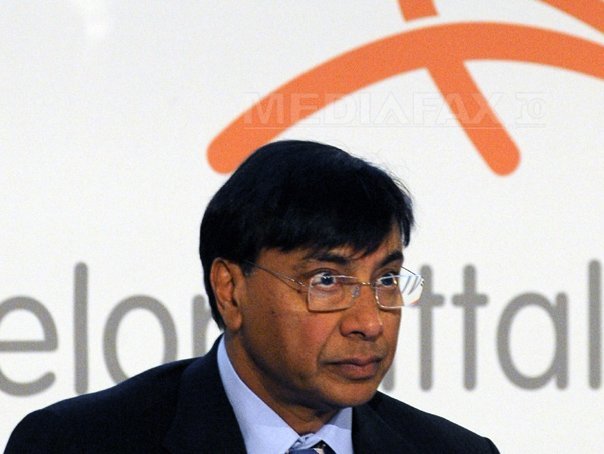 Președintele Franței îl amenință pe șeful ArcelorMittal cu naționalizarea unor operațiuni