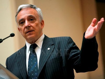Isărescu: Inflația va fi în afara intervalului țintit până în a doua jumătate a anului viitor