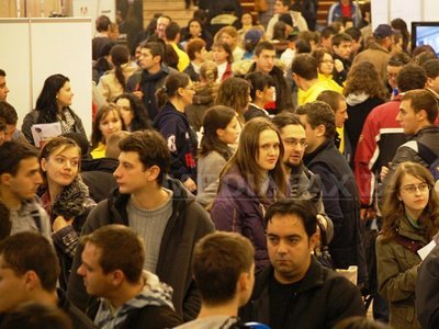 GĂSIREA UNUI LOC DE MUNCĂ: Ce cred românii despre șansele de angajare