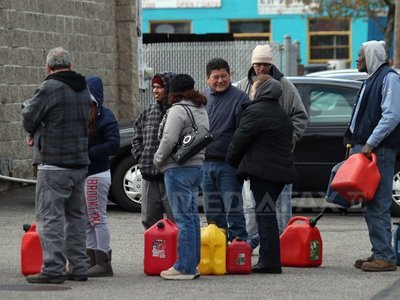 Prețurile la carburanți au explodat pe piața neagră din New York