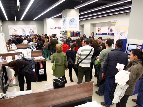 BLACK FRIDAY 2012: LISTA magazinelor care au oferte. Numeroase site-uri sunt blocate. Vânzările, și de 30 de ori mai mari decât într-o zi obișnuită