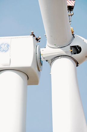 Top 21 parcuri eoliene: Turbine de peste 2,5 miliarde de euro se învârt în România
