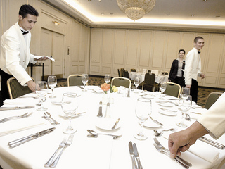 Revelionul umple restaurantele hotelurilor de cinci stele