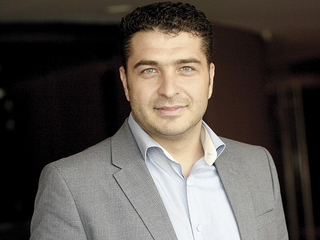Tot mai puțini angajați români primesc prime de Crăciun, dar măcar merg la petreceri sau angajatorii le oferă cadouri