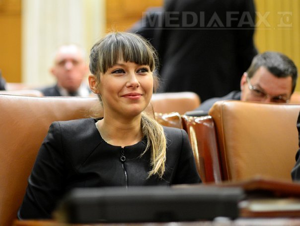 Cine este Cătălina Elena Ștefănescu, deputatul cu numărul 317: vorbește trei limbi străine și a studiat la Moscova