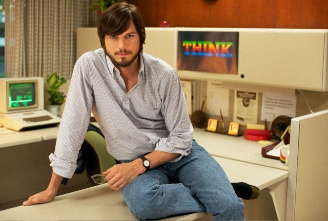 Primele fotografii cu Ashton Kutcher în rolul lui Steve Jobs