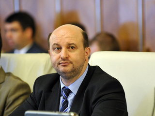 Daniel Chițoiu, ministrul economiei, a uitat că a promis recuperarea banilor aruncați pe bijuterii la Oil Terminal