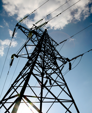 Comisia Europeană cere OPCOM să admită și jucători din altă țară pe piața energiei