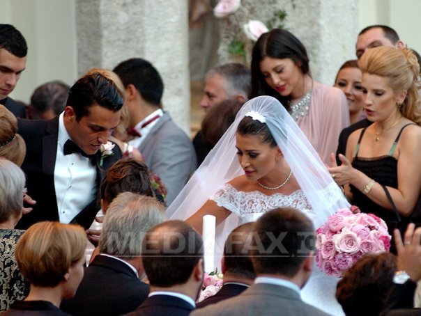MONDENITĂȚI ROMÂNEȘTI în 2012: EBA - nunta anului; Teo - divorțul anului