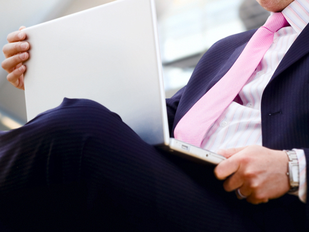 România, ultima țară din UE la dotarea angajaților companiilor cu laptopuri, tablete și smartphone-uri