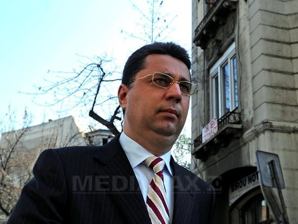 Marius Locic a fost reținut sub acuzația de spălare de bani și înșelăciune. Soția lui are interdicție de a părăsi țara