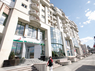Mai pleacă un broker: OTP Bank spune adio bursei
