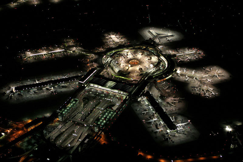 Imaginea zilei: aeroportul din San Francisco văzut noaptea