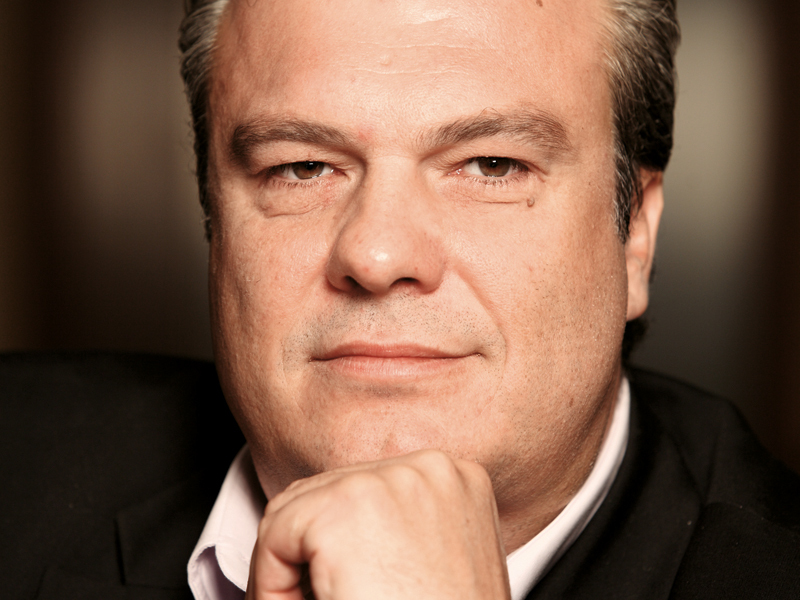 Stefanos Theocharopoulos este managerul din telecomul românesc care conduce un business 6 in 1