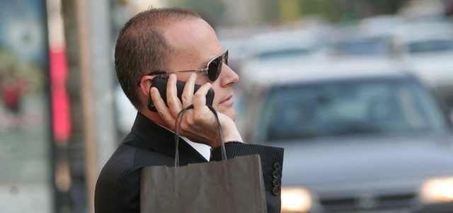 Un antreprenor român pregătește lansarea primului operator virtual de telefonie mobilă. "Ne interesează doar clienții care au un telefon 3G"