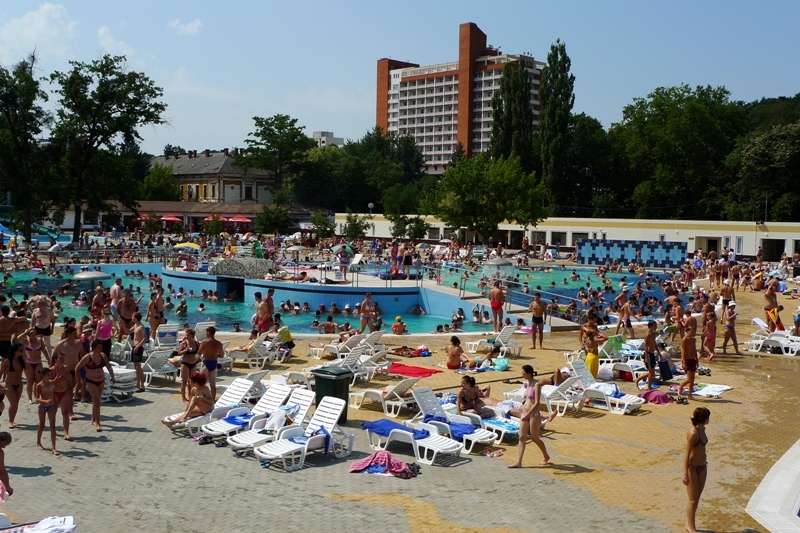 "O săptămână de refacere" și "Hai la băi". Cât plătești pentru cazare și tratament în stațiunile balneare