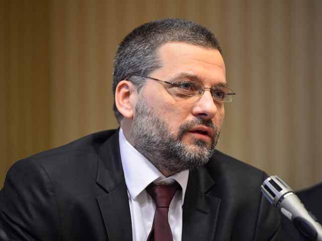 În timp ce investitorii și brokerii sunt tot mai puțini de la o zi la alta, pe piața de capital a apărut o nouă meserie: „specialistul“