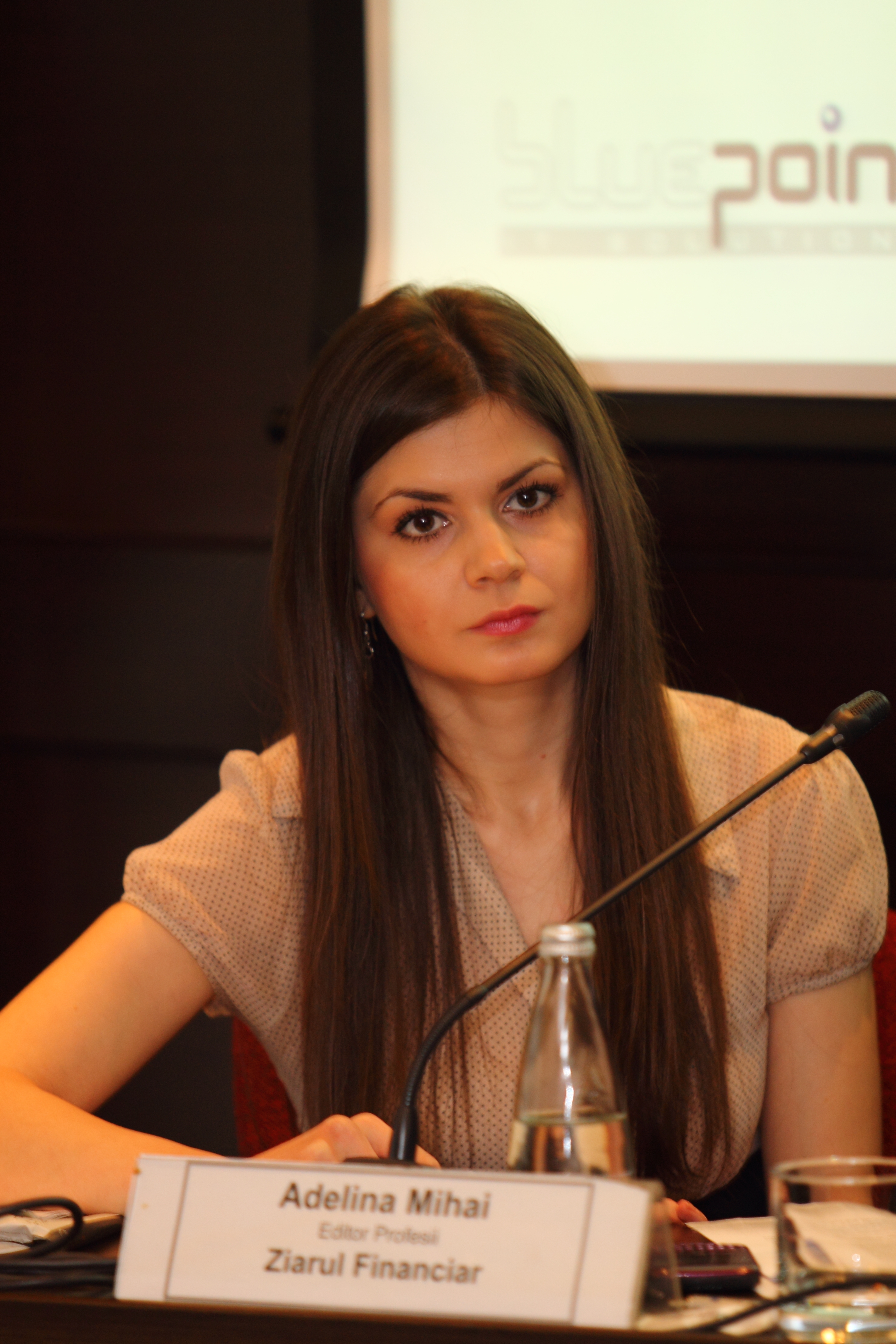 Prezentarea per capita în Power Point cu tricolor a făcut din non-știri știri